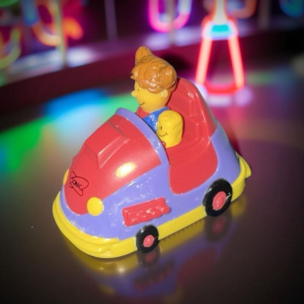 Vintage 2001 Sonic Kids Meal Spring Pull-Back Toy Bumper Car 2.5” A29